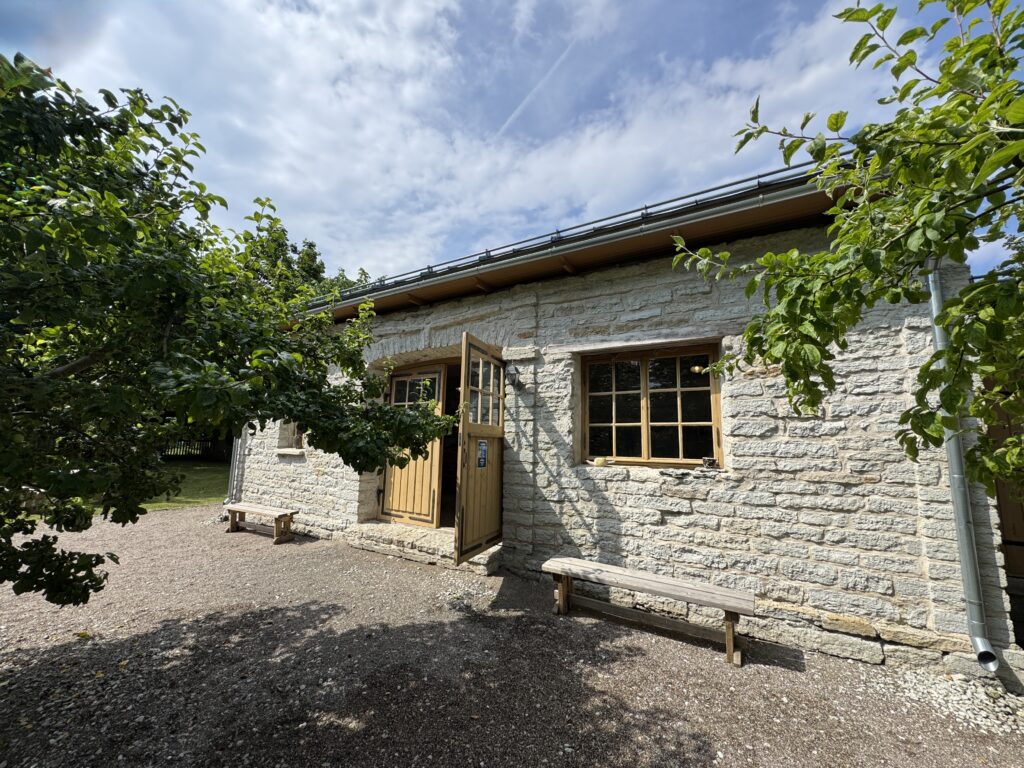 Ateljeemuuseumi suvegalerii