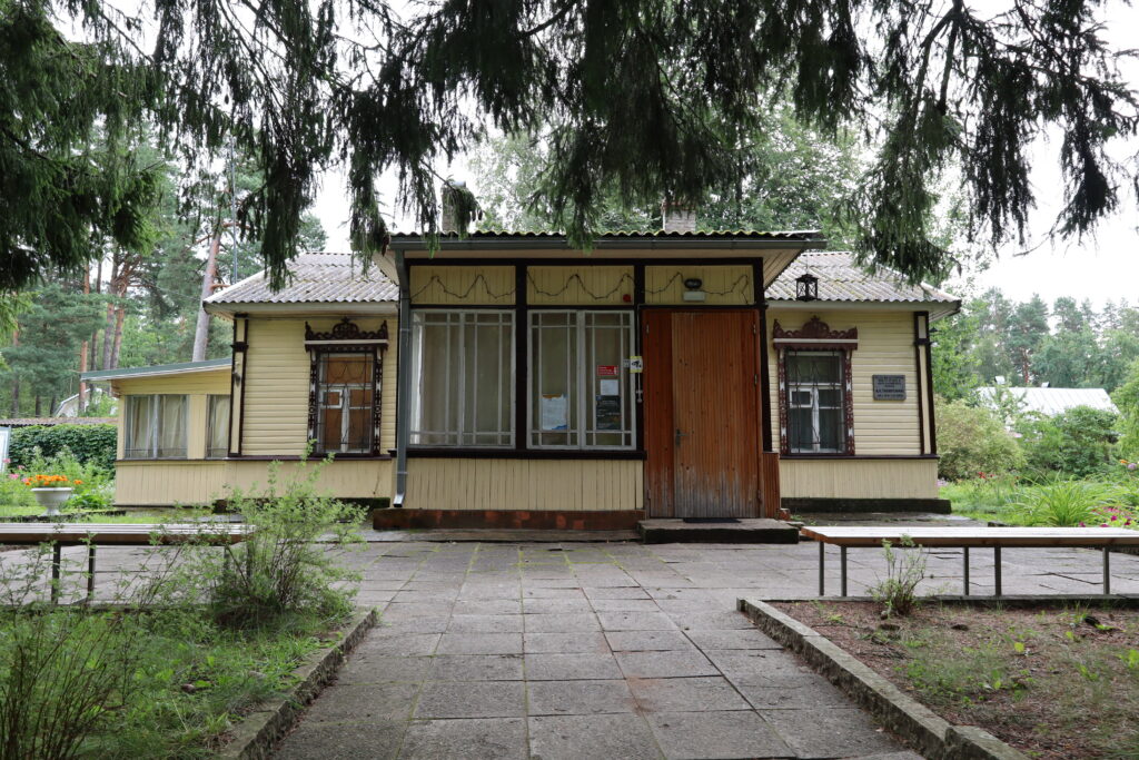 Muuseum asub endises suvilas, kus on puhanud ka A. H. Tammsaare pere.