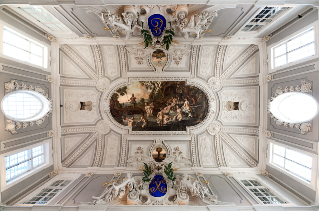 Kadrioru lossi peasaali laemaal