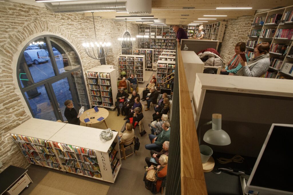 Vääna raamatukogu sisevaade